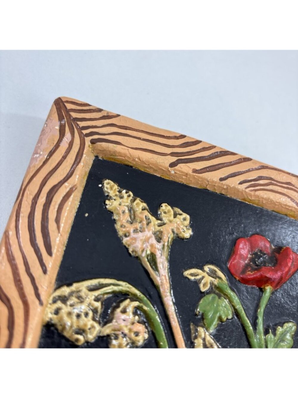 Vintage 3D chalkware wall plaque featuring a floral bouquet With Chalkware Frame - Picture 5 of 6